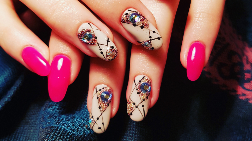 Professional Nail Art Extensions VS. Stick-Ons